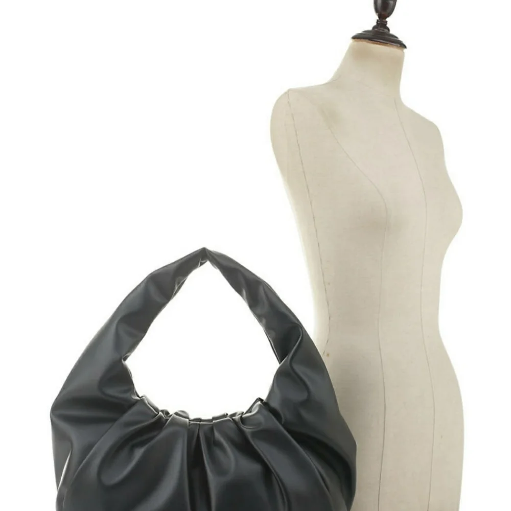 THE LIMITED Purse black medium New but tag is damaged